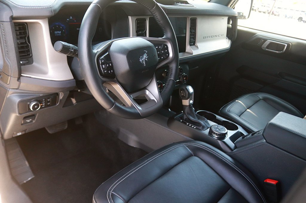 Used 2025 Ford Bronco Outer Banks AWD/4WD image 14