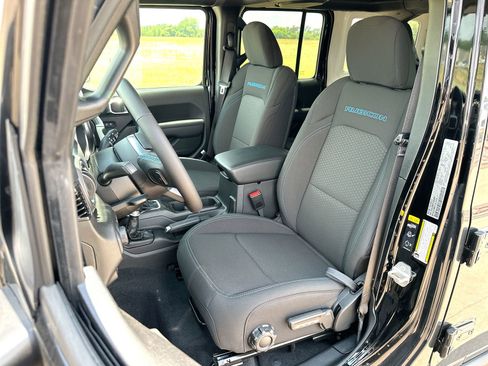 New 2023 Jeep Wrangler Rubicon w/ Cold Weather Group image 11