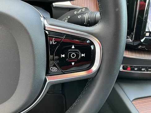 Certified 2023 Volvo XC60 B5 Ultimate w/ Climate Package image 28