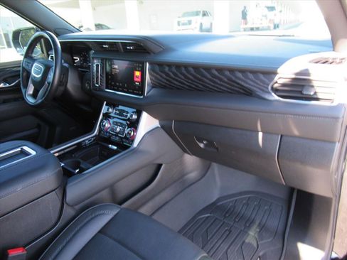 Used 2024 GMC Yukon Denali w/ Advanced Technology Package image 11