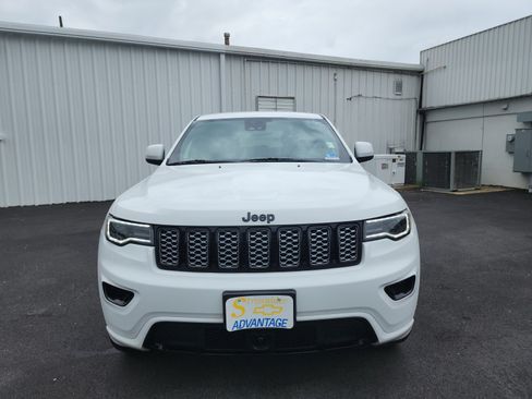 Used 2022 Jeep Grand Cherokee Laredo X AWD/4WD image 8