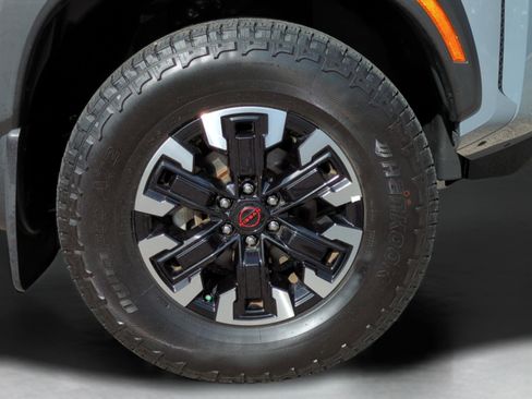 Used 2024 Nissan Frontier PRO-4X w/ Technology Package image 24