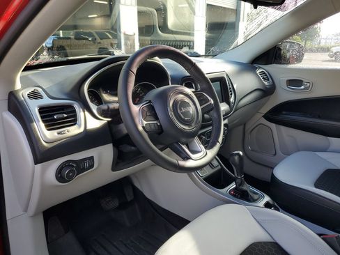 Used 2019 Jeep Compass Latitude FWD image 19