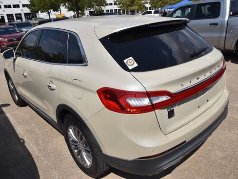 Used 2018 Lincoln MKX Select w/ Select Plus Package FWD image 9