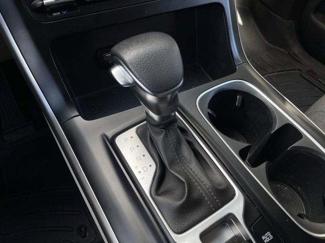 Used 2022 Kia Carnival LX FWD image 16