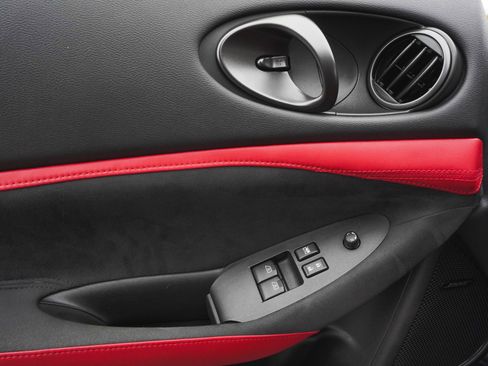 Used 2025 Nissan Z Performance w/ Floor Mat Package image 10