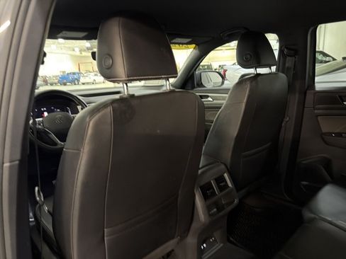 Used 2022 Volkswagen Atlas Cross Sport SE FWD image 20