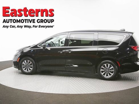 Used 2024 Chrysler Pacifica Select image 62