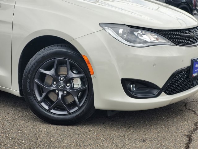 Used 2020 Chrysler Pacifica Touring-L w/ Advanced Safetytec Group FWD image 6