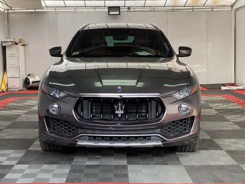Used 2017 Maserati Levante S AWD/4WD image 2