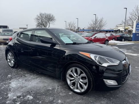 Used 2013 Hyundai Veloster w/ Style Pkg image 2