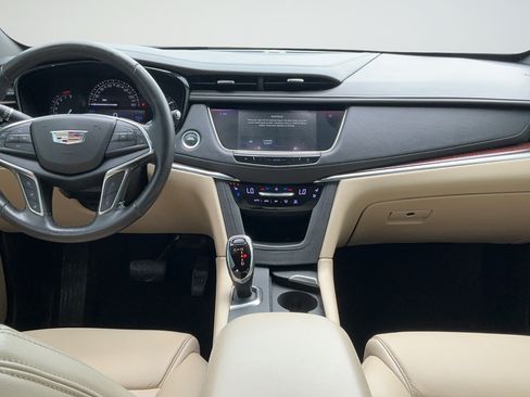 Used 2018 Cadillac XT5 Premium Luxury FWD image 7