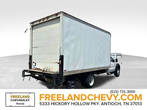 Used 2006 Ford F550 2WD Regular Cab Super Duty image 3