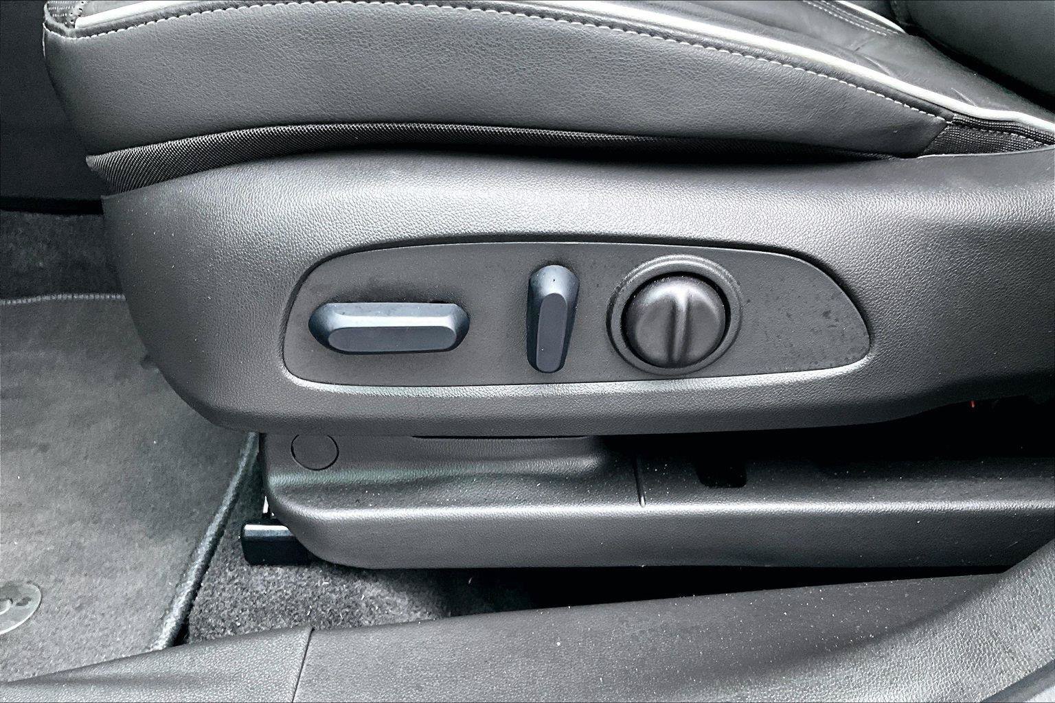 Used 2025 Buick Encore GX Avenir w/ Avenir Technology Package FWD image 36