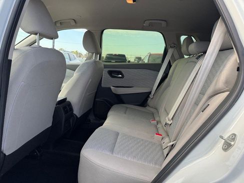 Used 2023 Nissan Rogue SV image 12