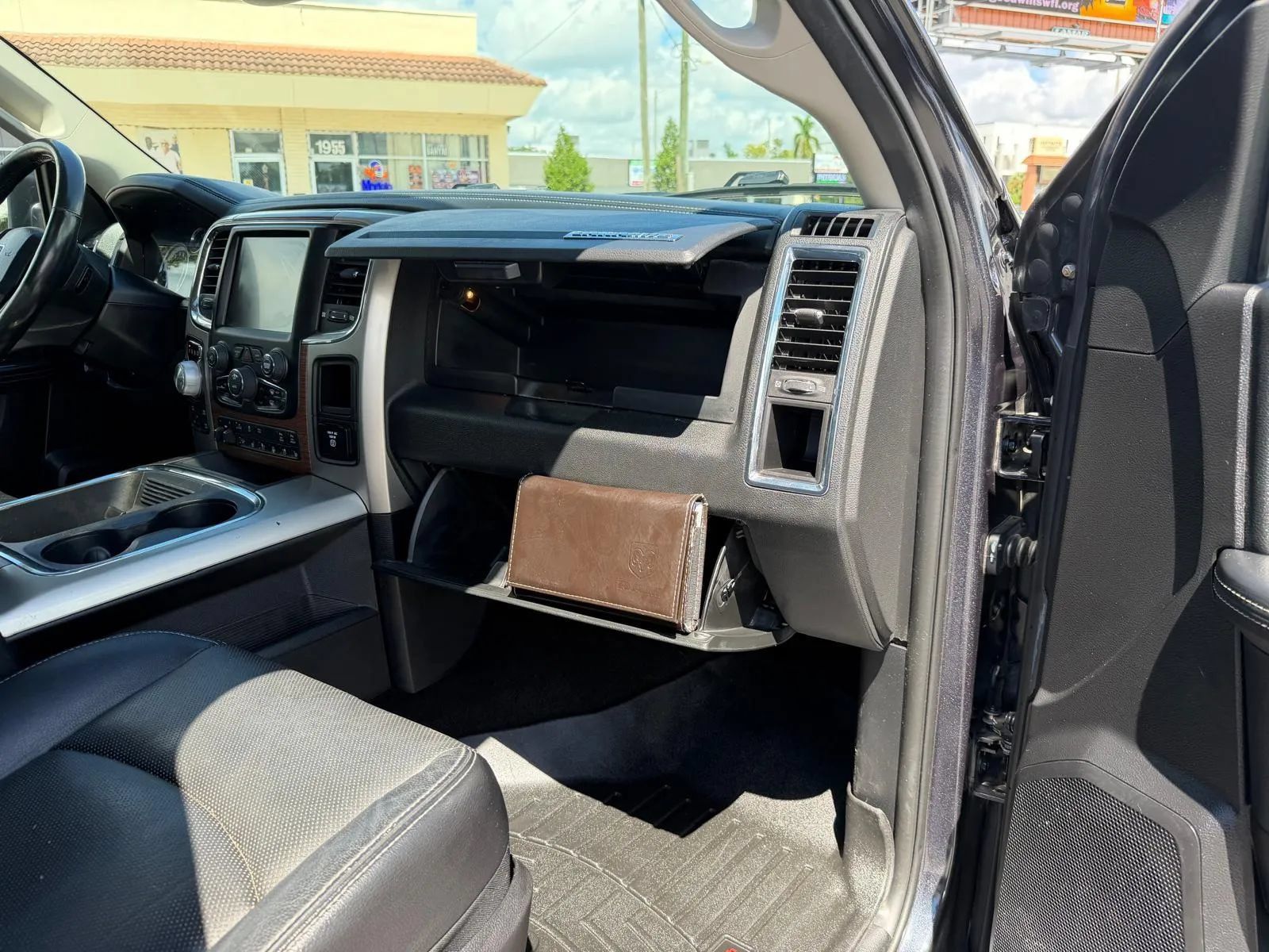 Used 2016 RAM 1500 Laramie w/ Convenience Group AWD/4WD image 38