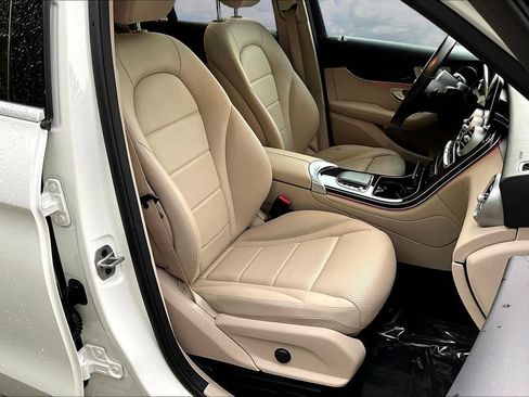 Used 2022 Mercedes-Benz GLC 300 4MATIC w/ Premium Package Lite image 31