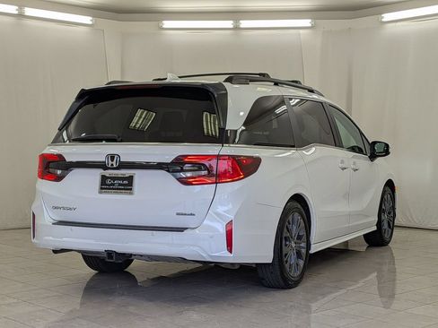 Used 2025 Honda Odyssey Touring image 9