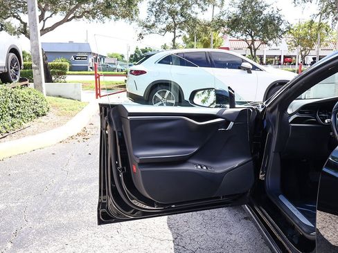 Used 2018 Tesla Model S 75D image 24