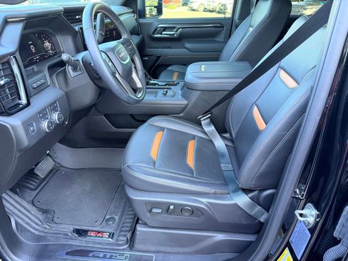 Used 2025 GMC Sierra 2500 AT4 w/ AT4 Premium Plus Package AWD/4WD image 17