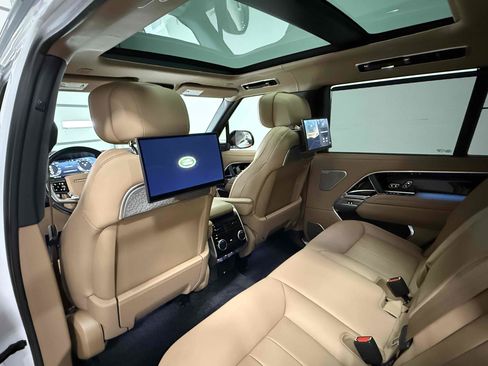 Used 2025 Land Rover Range Rover Long Wheelbase Autobiography image 22