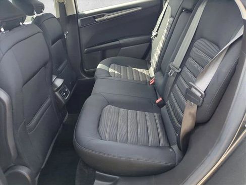 Used 2016 Ford Fusion SE image 16