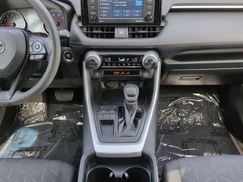 Used 2020 Toyota RAV4 XLE FWD image 18