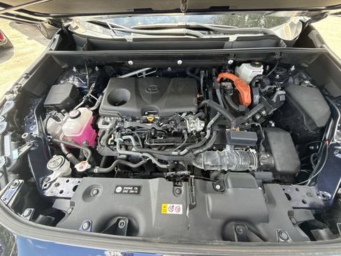 Used 2022 Toyota RAV4 XLE Premium AWD/4WD image 27