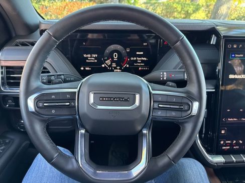 Used 2025 GMC Yukon Denali image 28