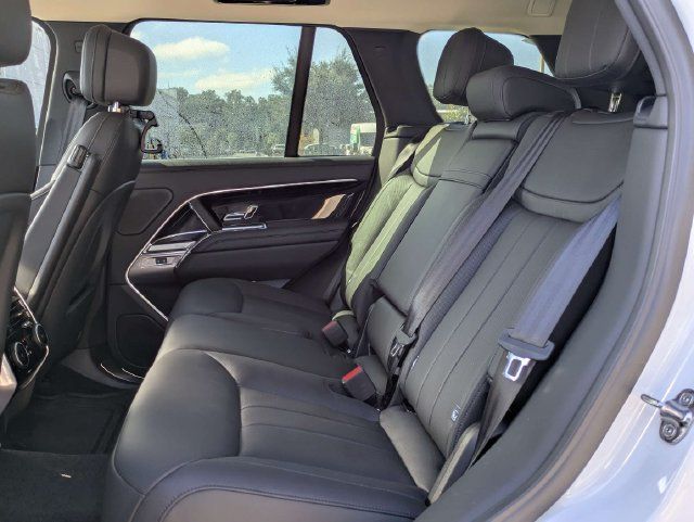 Used 2025 Land Rover Range Rover SE AWD/4WD image 10