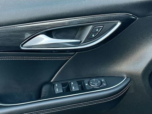 Used 2023 Buick Envision Preferred image 18