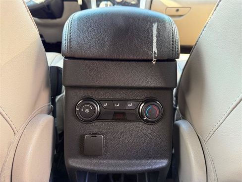 Used 2014 Ford Explorer XLT w/ Equipment Group 202A AWD/4WD image 32