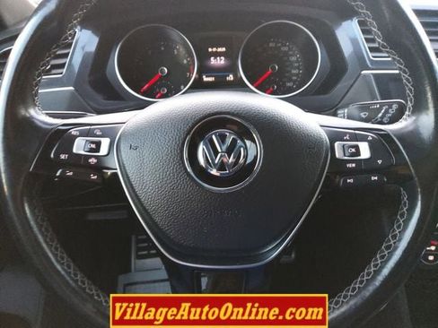 Used 2020 Volkswagen Tiguan SE R-Line image 41