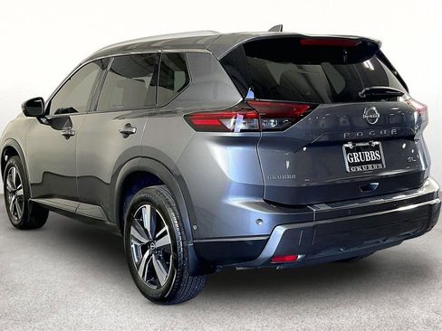 Certified 2024 Nissan Rogue SL FWD image 14