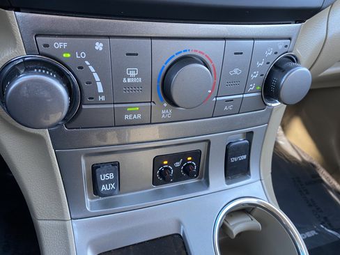 Used 2012 Toyota Highlander SE w/ Tow Pkg image 32