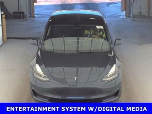 Used 2023 Tesla Model 3 Standard Range image 3
