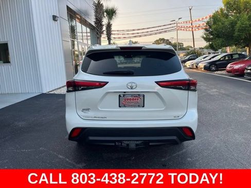 Used 2020 Toyota Highlander XLE FWD image 34