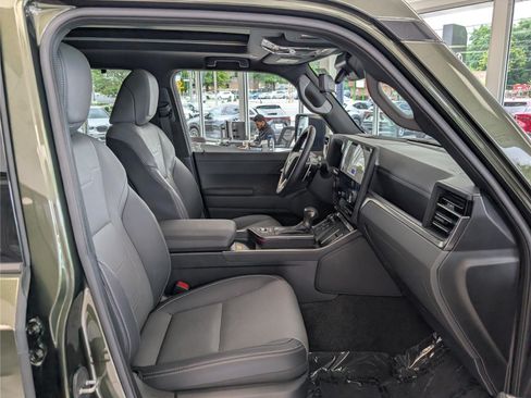 Used 2024 Lexus GX 550 w/ Accessory Package (2T) AWD/4WD image 11