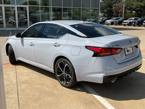 New 2025 Nissan Altima 2.5 SR image 7