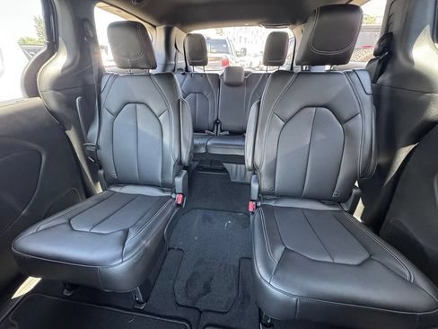 New 2027 Chrysler Pacifica Select FWD image 33