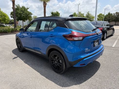 Used 2023 Nissan Kicks SR w/ SR Premium Package FWD image 3