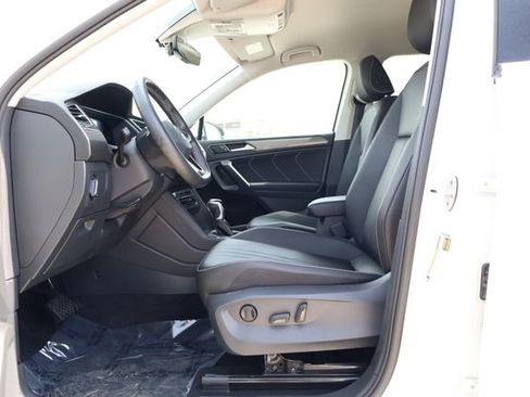 Used 2023 Volkswagen Tiguan SE FWD image 13
