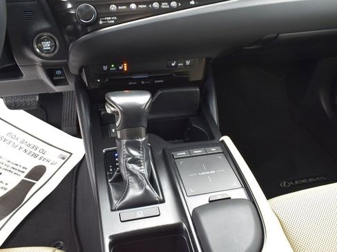 Used 2019 Lexus ES 350 image 17