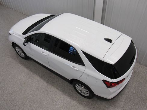 Used 2022 Chevrolet Equinox LS w/ LS Convenience Package AWD/4WD image 6