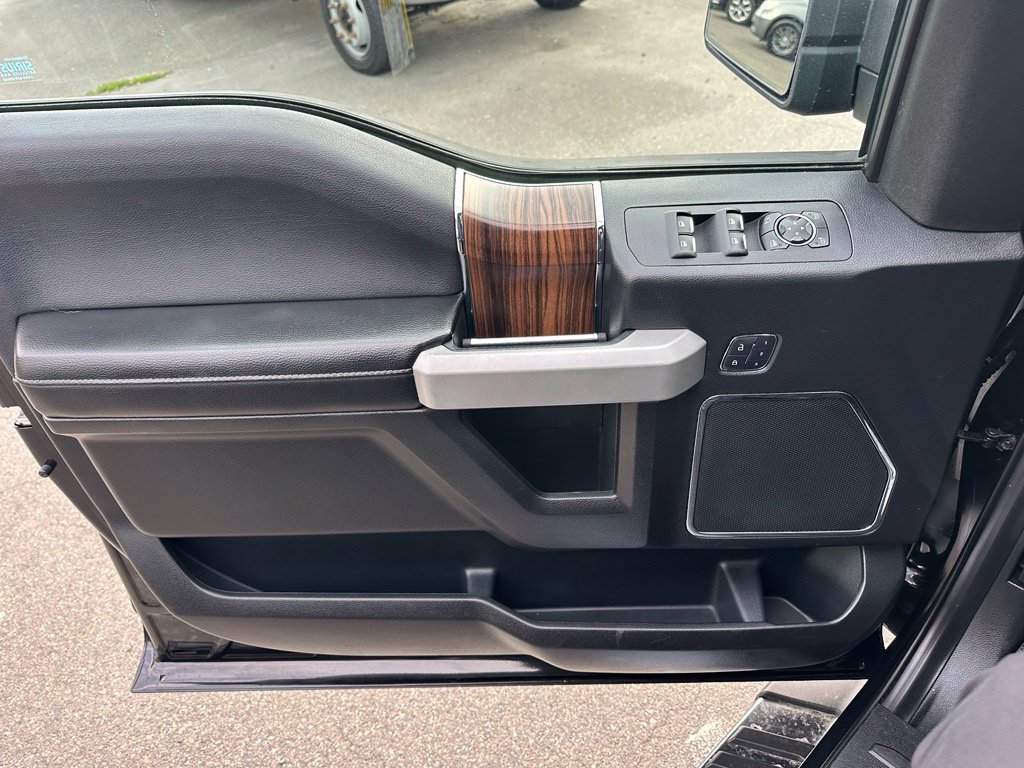 Used 2015 Ford F150 Lariat w/ Equipment Group 502A Luxury AWD/4WD image 18
