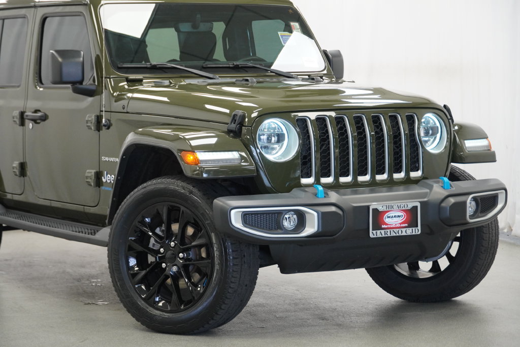 Used 2023 Jeep Wrangler Unlimited Sahara w/ Cold Weather Group AWD/4WD image 8