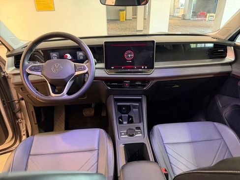 Used 2026 Volkswagen Tiguan SE FWD image 35