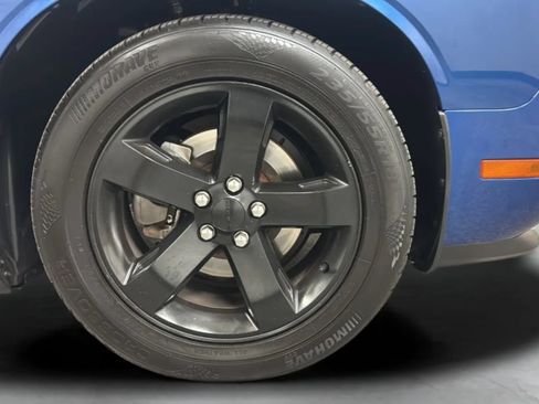 Used 2012 Dodge Challenger SXT RWD image 22