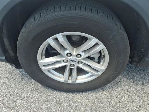 Certified 2023 Ford Explorer XLT w/ Equipment Group 202A AWD/4WD image 5