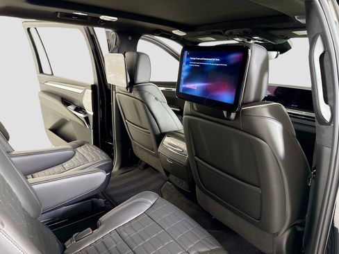 Used 2025 Cadillac Escalade ESV V w/ LPO, ONYX Package AWD/4WD image 34